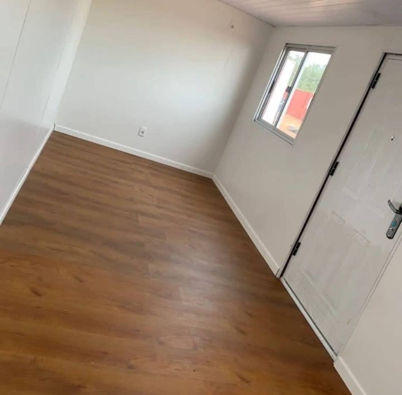 CONTENEUR 20 PIEDS MODÈLE DE BUREAU